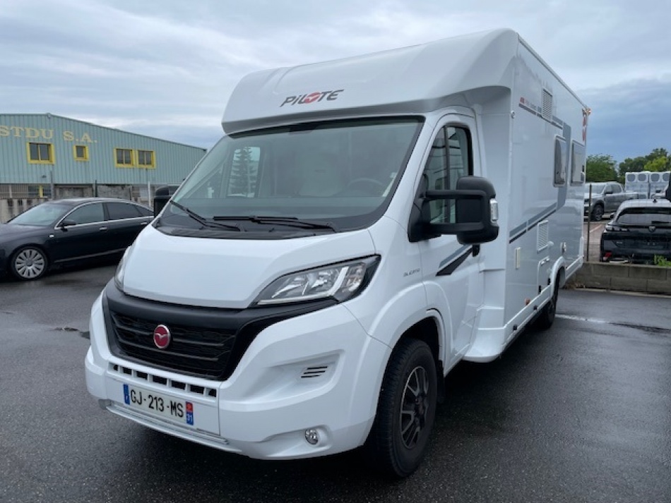 camping car PILOTE  P696 U modèle 2022