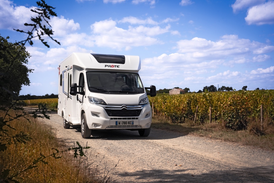 camping car PILOTE  EVIDENCE + P 726 FC modèle 2024